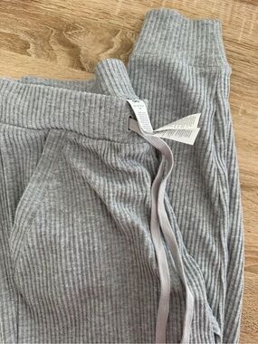 ALO Yoga Ribbed Light Gray Jogger Pants